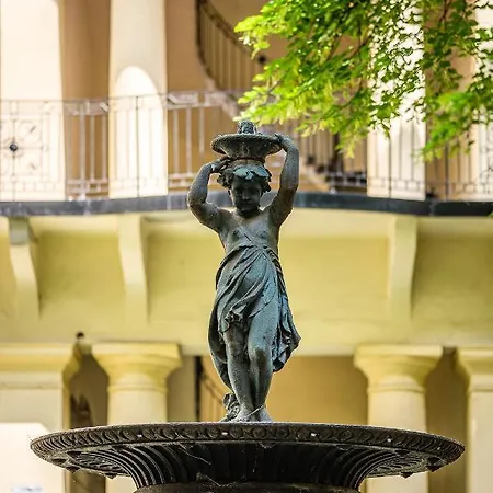 شقة Center